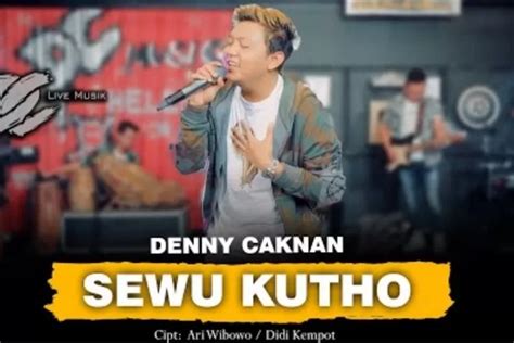 Sewu kuto chord denny caknan  Oct 22, 2020 ·   Berikut chord gitar dan lirik lagu Sewu Kuto dari penyanyi Didi Kempot, serta video klip
